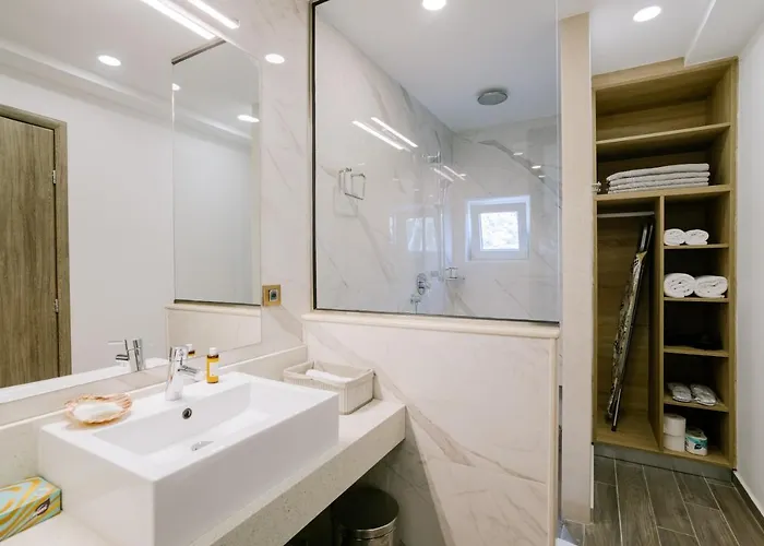 The Three Graces Vila