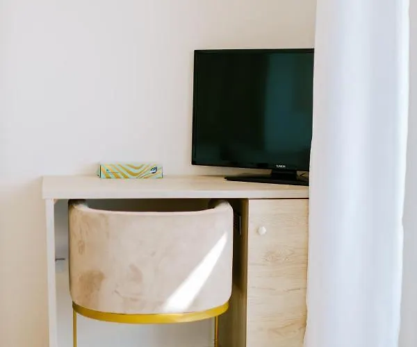 The Three Graces * Antimachia