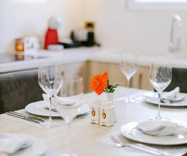 The Three Graces Vila *