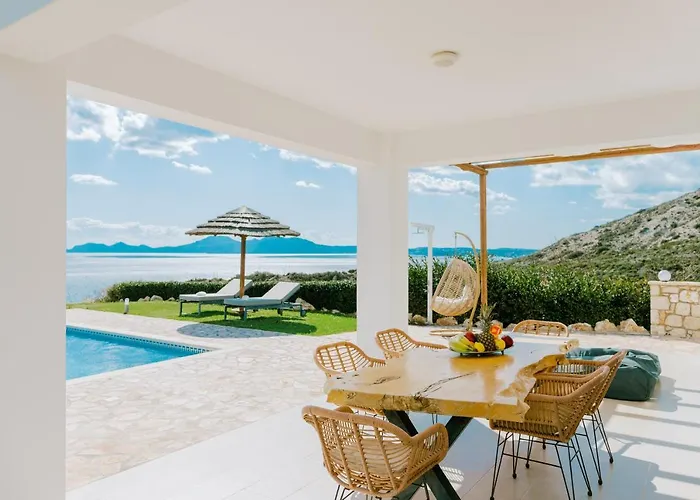 The Three Graces * Antimachia