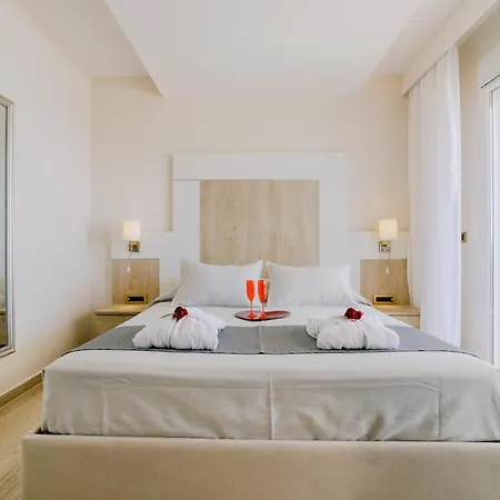 The Three Graces * Antimachia