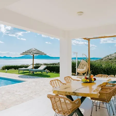 The Three Graces * Antimachia